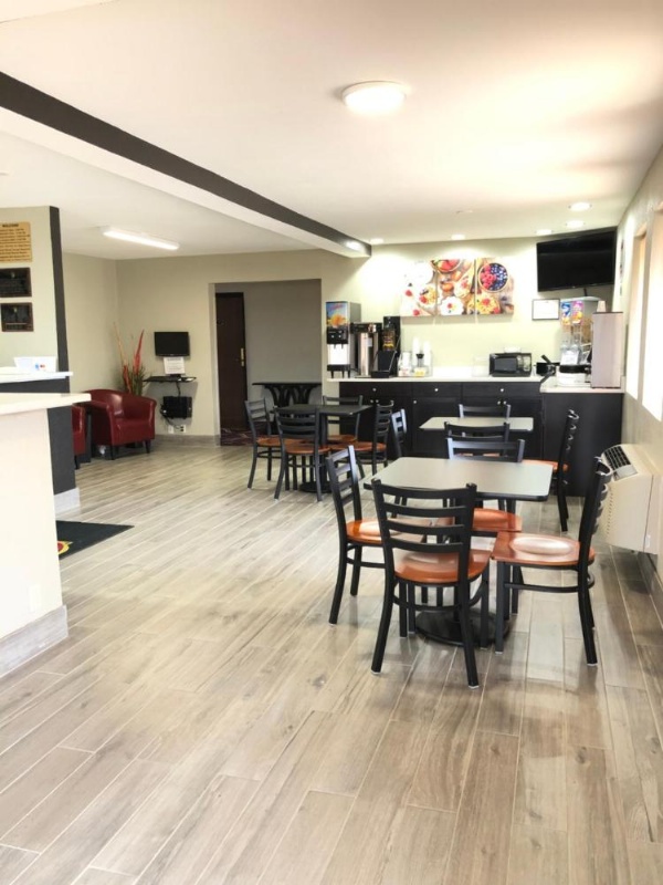 Super 8 by Wyndham Natchitoches image 20