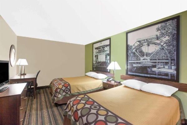 Super 8 by Wyndham Natchitoches image 9
